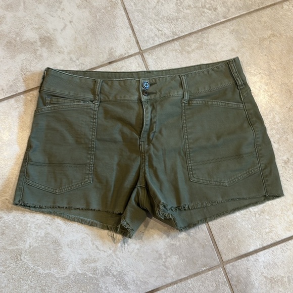 Pilcro Anthropologie The Wanderer Olive Green Utility Shorts 31 - Picture 2 of 8